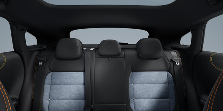 Imagen interior Infinite Black con pinturas CYBER SILVER y QUANTUM BLUE